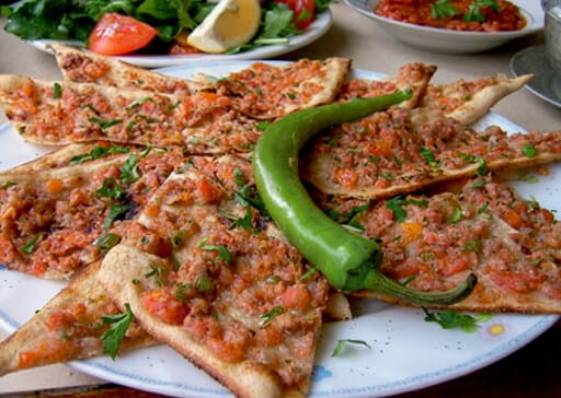 Karadeniz Konak Pide ve Lahmacun Salonu - Menü - Etli Ekmek
