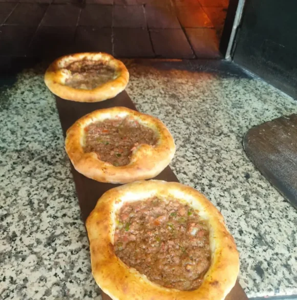 bursa-cemiyet-yemegi-toplu-yemek-pide-lahmacun-siparisi-2 Bursa Cemiyet Yemeği & Toplu Yemek Pide Lahmacun Siparişi Bursa Cantığı Fırına Sürülüyor